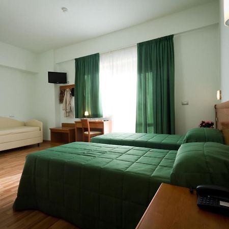 אסיסי Hotel Donnini מראה חיצוני תמונה