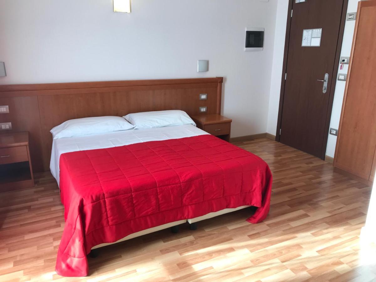 אסיסי Hotel Donnini מראה חיצוני תמונה