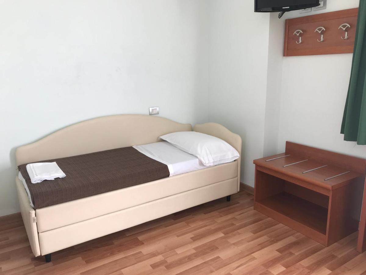 אסיסי Hotel Donnini מראה חיצוני תמונה