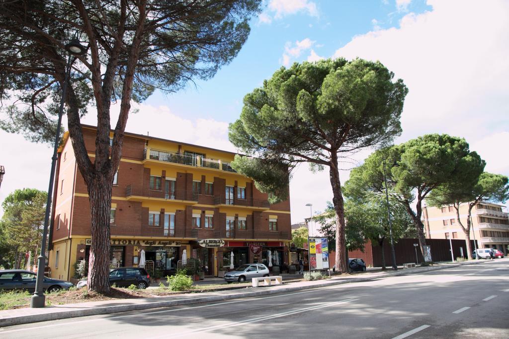 אסיסי Hotel Donnini מראה חיצוני תמונה