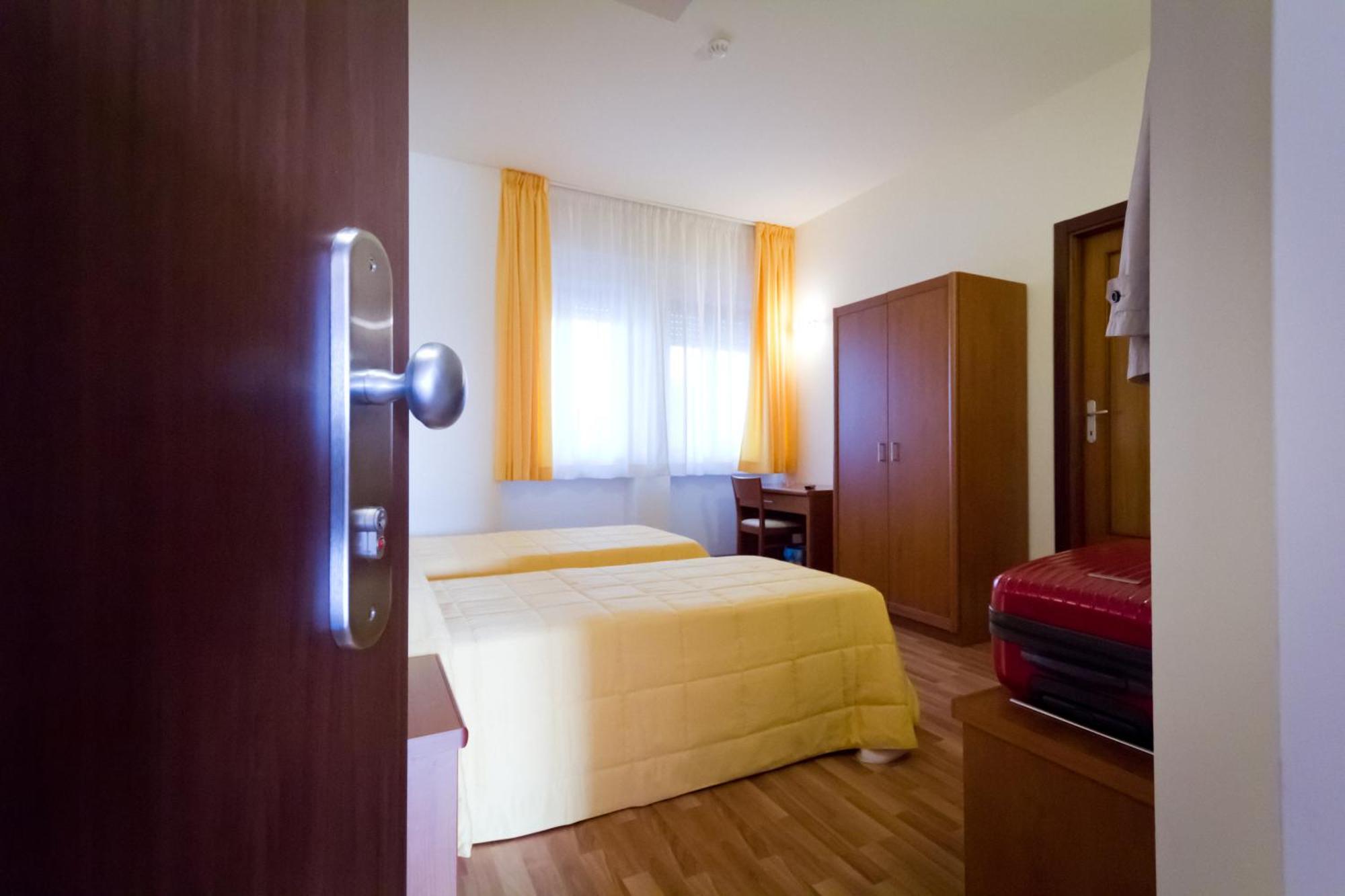 אסיסי Hotel Donnini מראה חיצוני תמונה