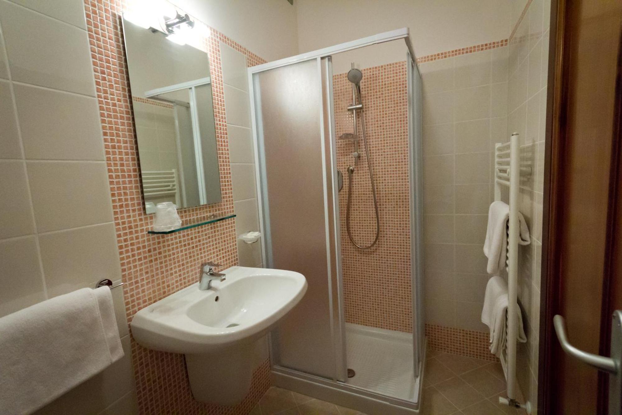 אסיסי Hotel Donnini מראה חיצוני תמונה
