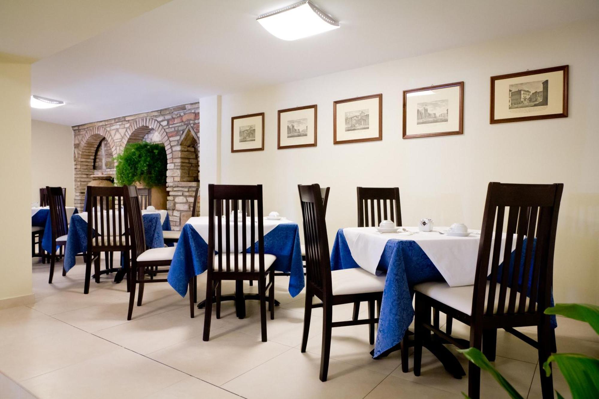 אסיסי Hotel Donnini מראה חיצוני תמונה