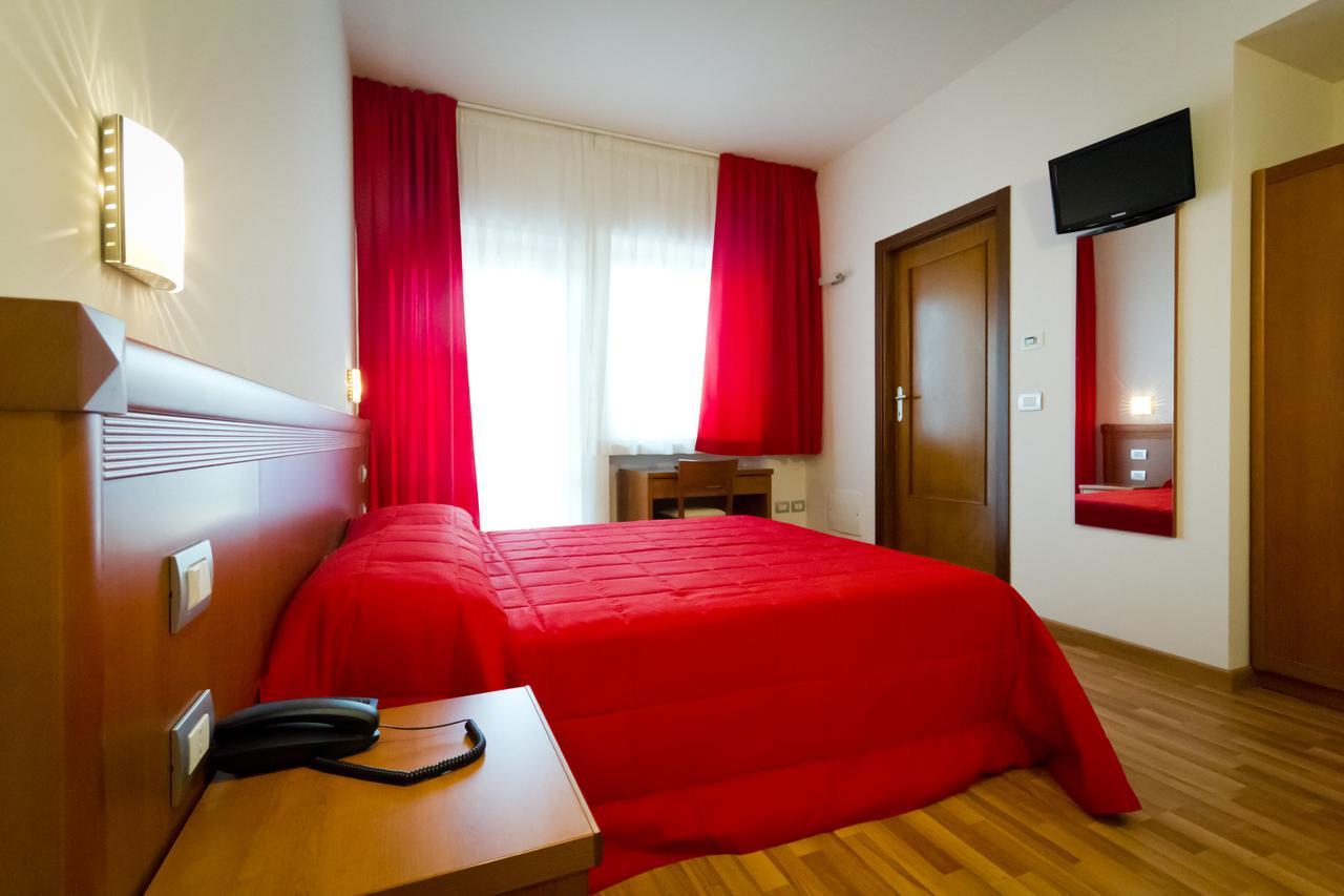 אסיסי Hotel Donnini מראה חיצוני תמונה