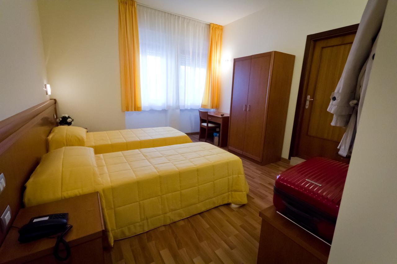 אסיסי Hotel Donnini מראה חיצוני תמונה