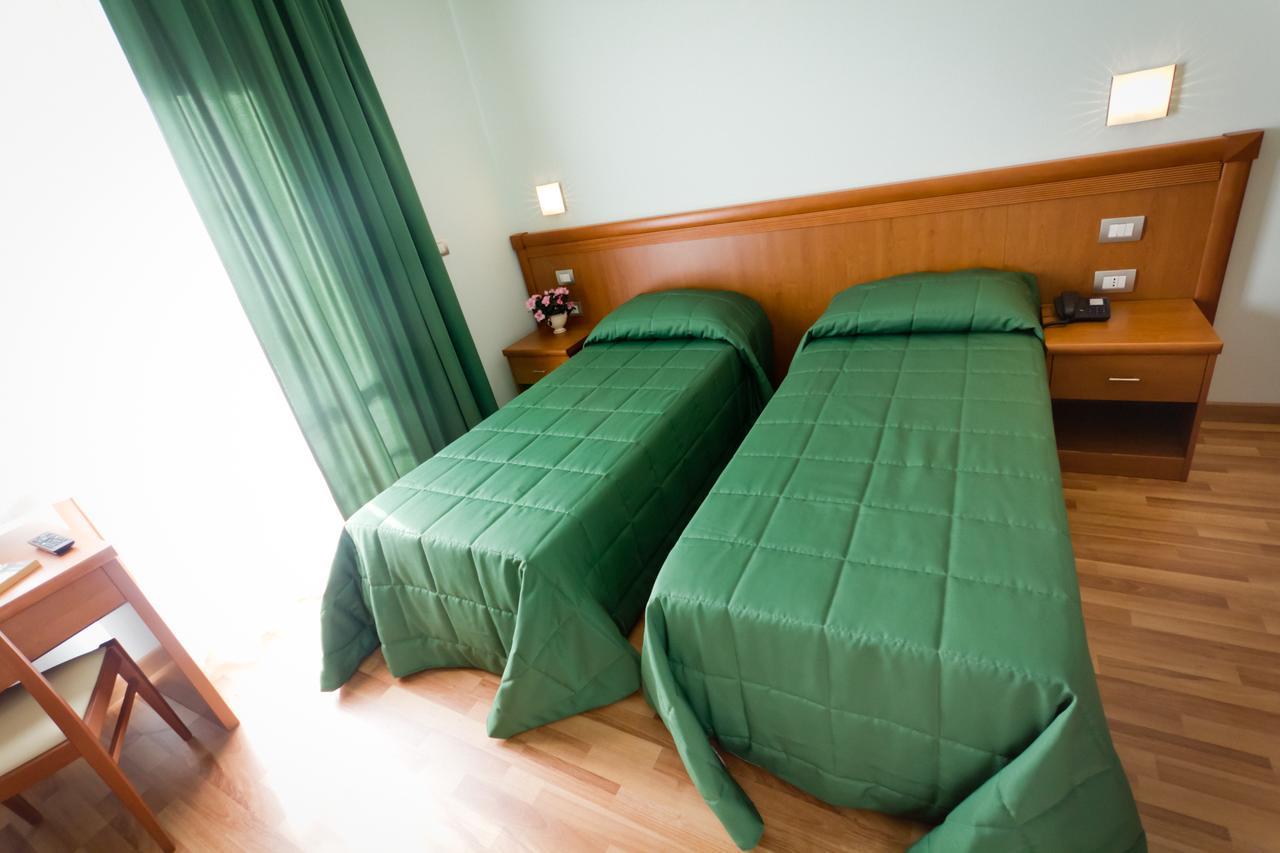אסיסי Hotel Donnini מראה חיצוני תמונה